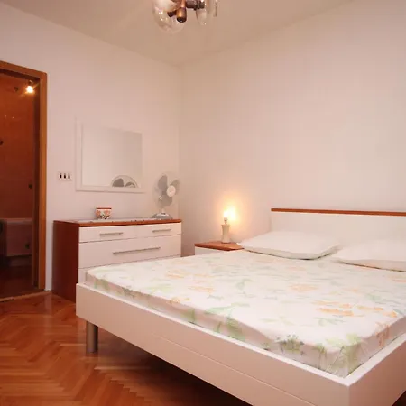 דירה With A Parking Space - 6885 *