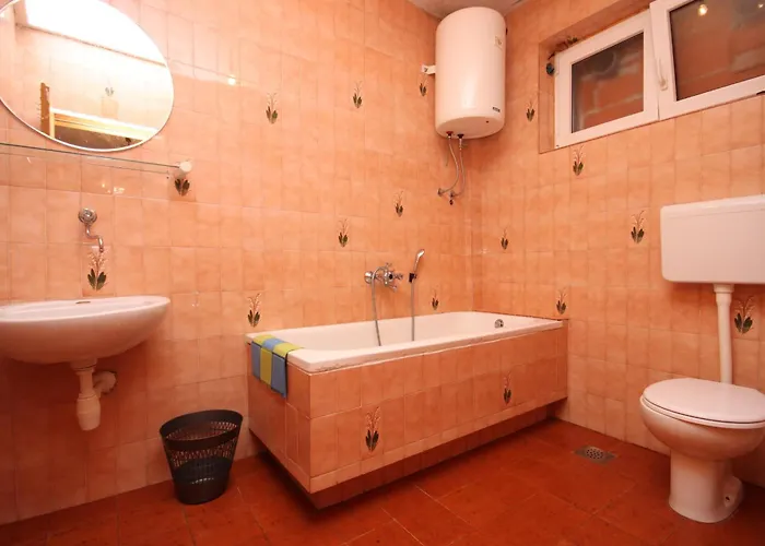 With A Parking Space - 6885