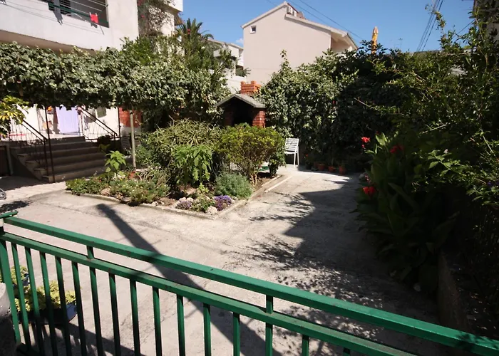 With A Parking Space - 6885 * מאקרסקה