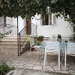With A Parking Space - 6885 ماكارسكا
