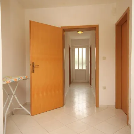 Appartement With A Parking Space - 6885