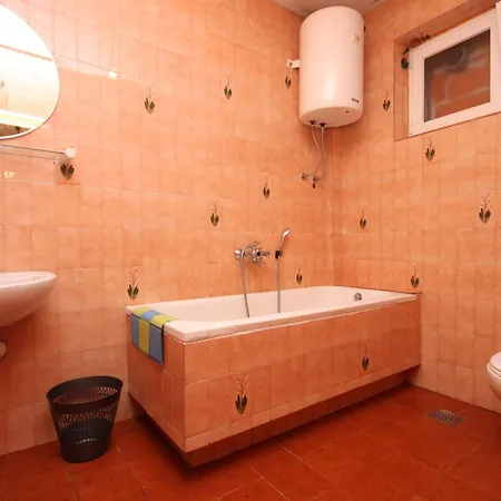 With A Parking Space - 6885