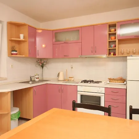 With A Parking Space - 6885 Appartement Makarska