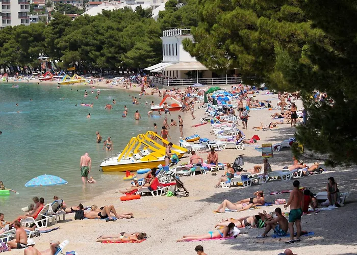 With A Parking Space - 6885